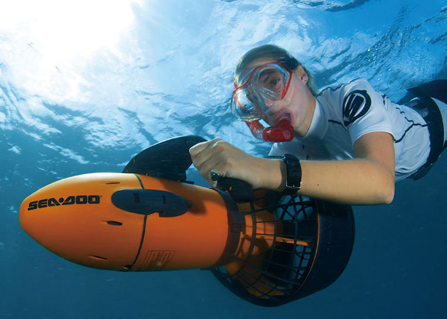 How deep can you dive with an underwater scooter – Go2Scooter